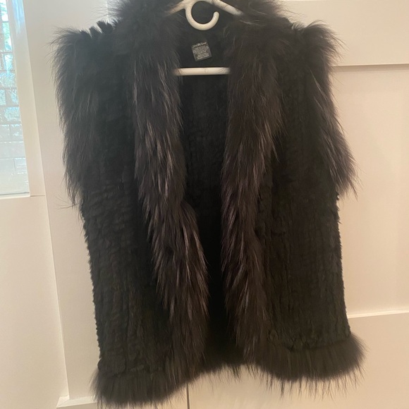 Saks fifth avenue fur vest. Black. Size S/M - Picture 12 of 13
